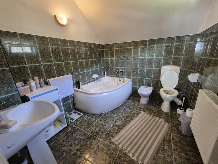 Casa cu 5 camere in Brezoi - zona centrala, dar linistita! - 16