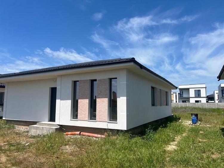 Casa parter Tunari 5 camere curte 500m2, UTILITATI, zona buna - 1