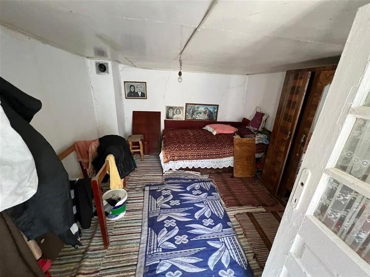 Casa batraneasca + teren 1881 mp de vanzare in Sat Milcovul - 9