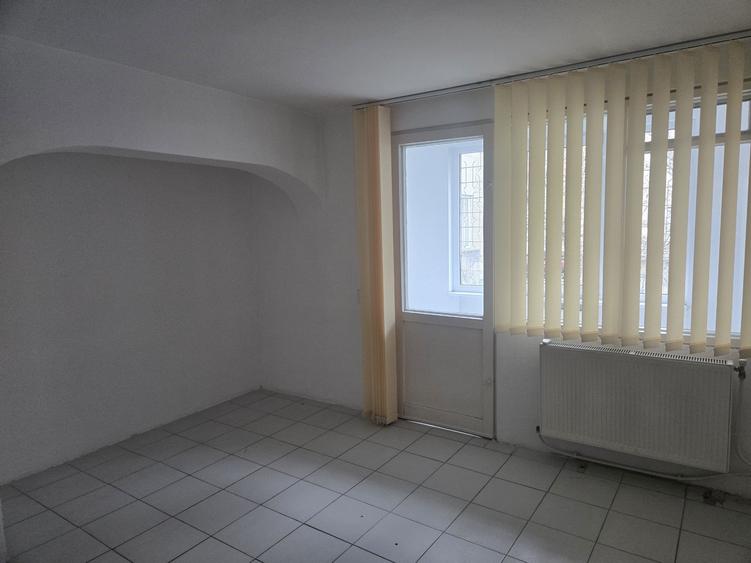 Ap 3 camere spatiu comercial in acte - 8