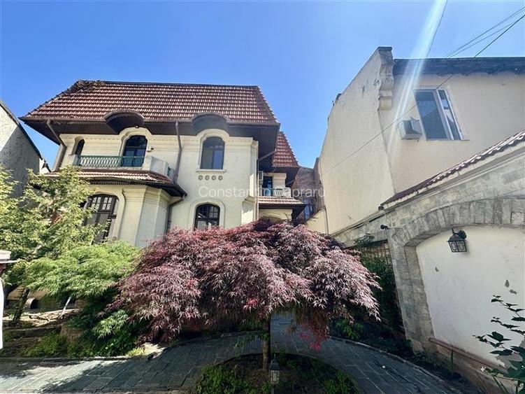 Vila brancoveneasca pretabila: birouri, clinica, ceainarie