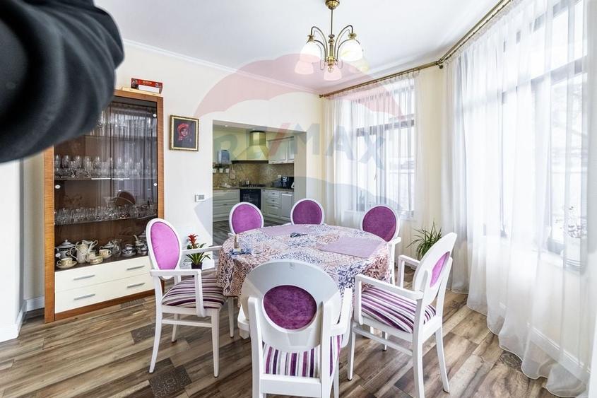 Casă spațioasă 350 mp utili, Teren 650 mp, Garaj subteran, Tractorul - 15