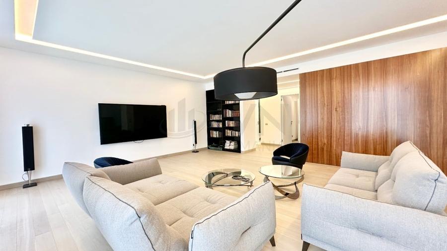 Apartament cu 5 camere decomandat, mobilat în Kiseleff
