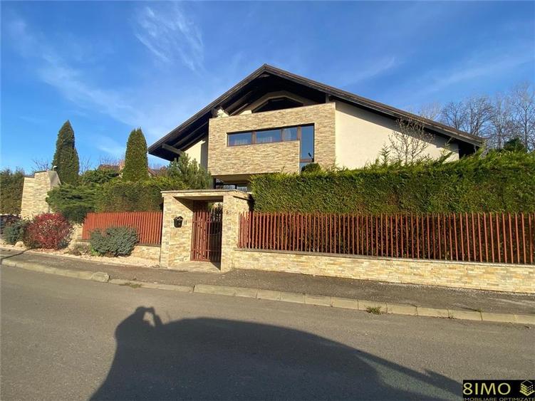 Vila spectaculoasa de vanzare pe strada Roma - 1