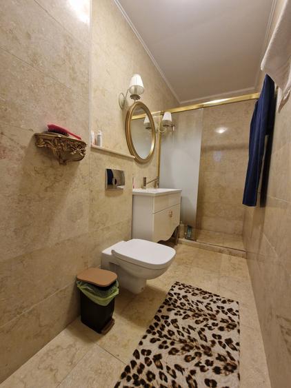 Apartament cu 3 camere decomandat în Palazu Mare