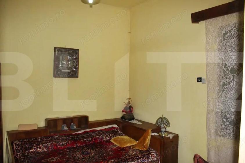 Casa tradi?ionala cu curte generoasa, in centrul localita?ii Valcele - 14