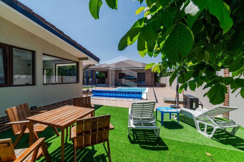 Casă individuală cu 6 camere cu Piscina în Chișoda