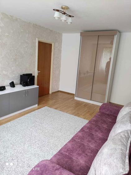 De vanzare apartament cu 3 camere - 6