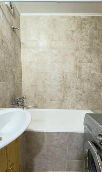 3 camere de vanzare zona Alecsandri - 1