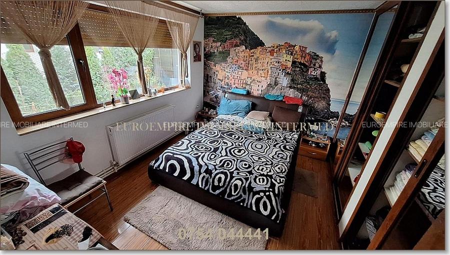 Vila+casa de vanzare zona Km 5 - 26