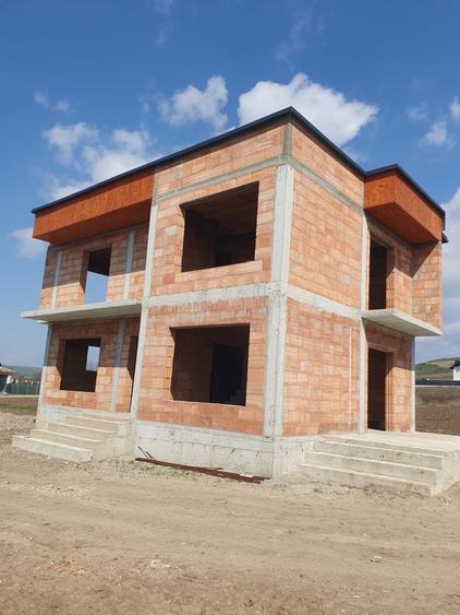 Casa de vanzare in burdujeni pe 4 ari - 5