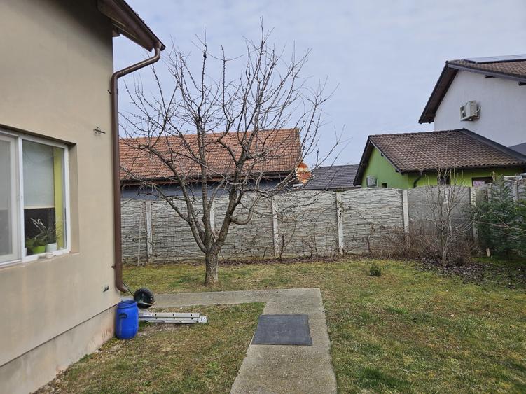 Două case individuale, P+M, construcții 2002/2007, în Giroc, comision 0% - 26