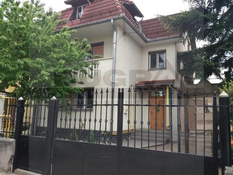 Casa individuala pentru BIROURI, 240mp, 6 camere,zona strazii S Albini - 1