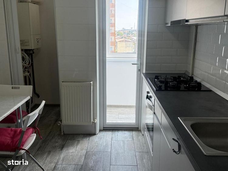 Apartament cu 3 camere decomandat în Micro 4