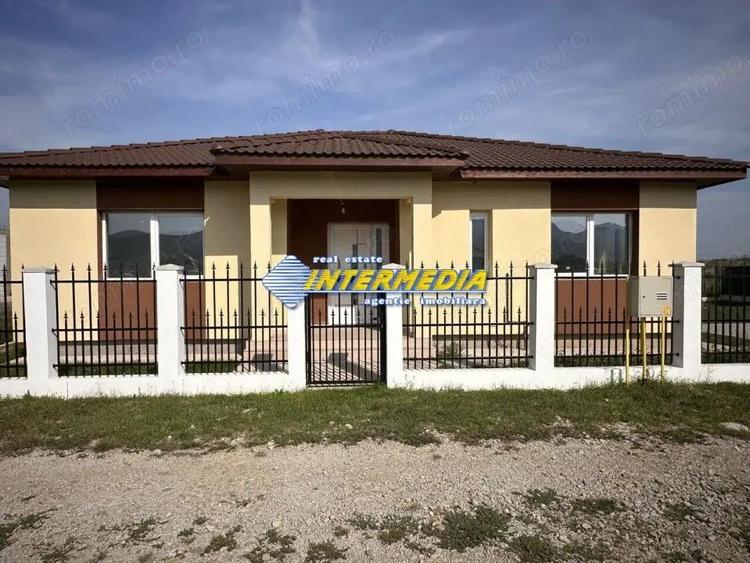 Casa Noua pe un nivel cu 4 camere cu terasa si toate utilitatile - 3