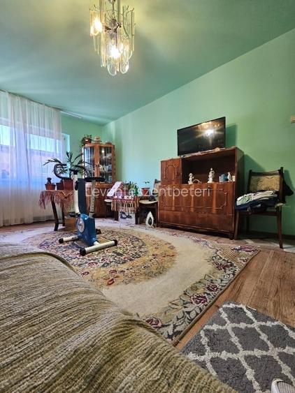 Proprietar vand apartament 2 camere decomandat zona CETATE / STADION