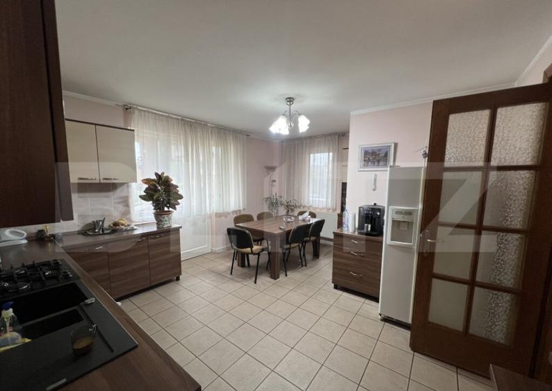 Casa de vanzare, pretabil pentru pensiune/azil, 7 camere, 42 - 5