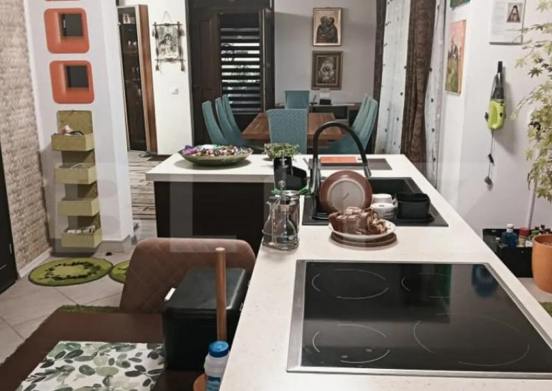 Casa individuala cu 5 camere, 240 mp, 12,8 ari teren, zona - 14