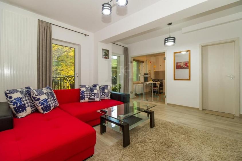 Apartament cu 2 camere semidecomandat, mobilat în Central
