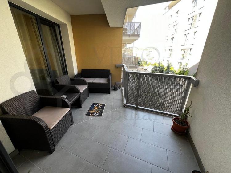 Apartament cu 2 camere semidecomandat, mobilat în Central