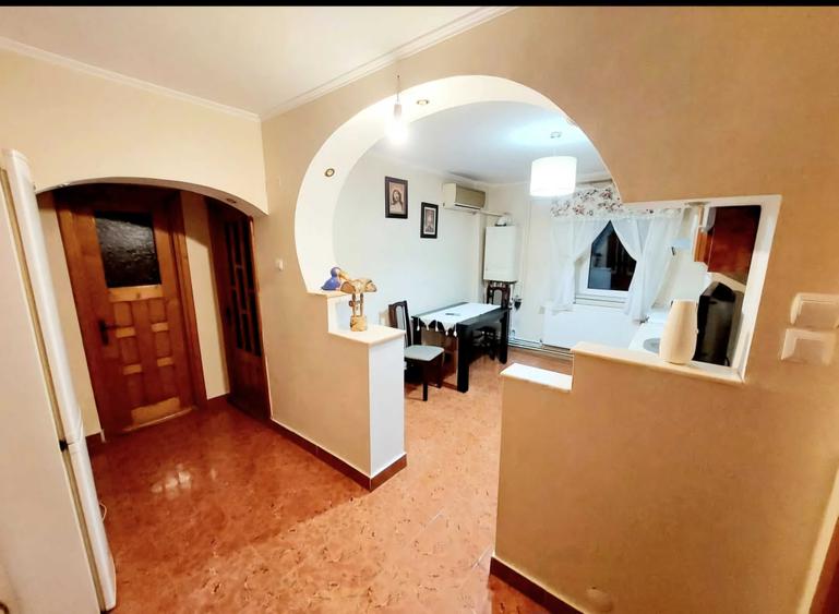 Inchiriez apartament 2 camere decomandat, etaj 4, aer condtionat, centrala, frigider, masina de spalat. Srt victoriei 221 targu jiu, - 7