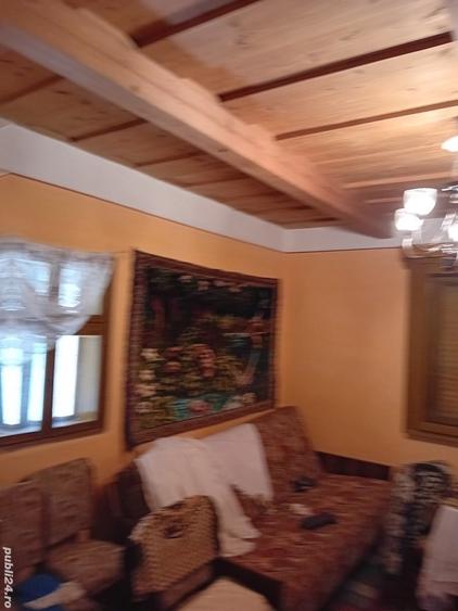 Casă cu 5 camere cu Teren 5000 Mp în Cărăsău