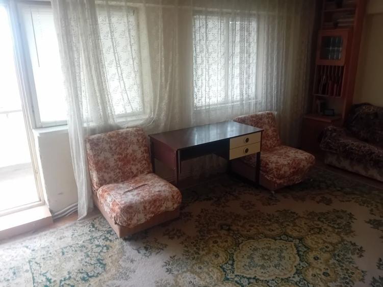 Apartament cu 3 camere decomandat în Calea Romanului