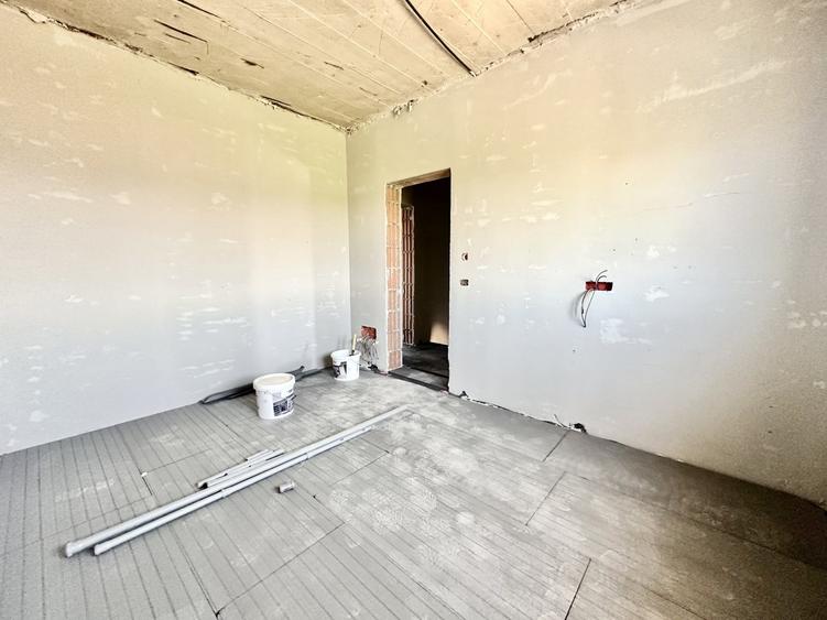 Duplex cu 4 camere cu Canalizare în Moșnița Veche