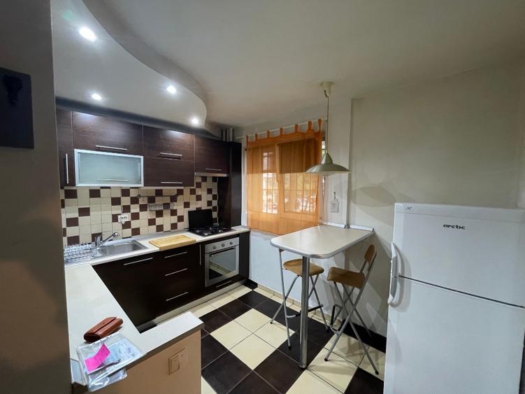 Apartament cu 2 camere semidecomandat, mobilat în Domenii
