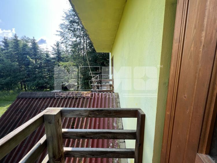 Casă individuală cu 8 camere cu Canalizare în Sucevița
