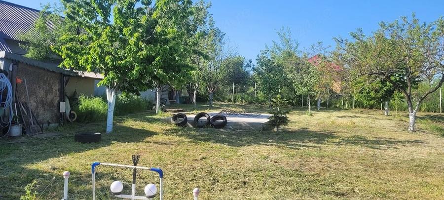 Casă cu 4 camere cu Teren 2500 Mp în Central
