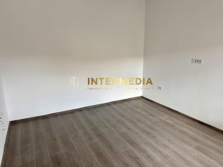 Casă individuală cu 11 camere cu Canalizare în Tolstoi