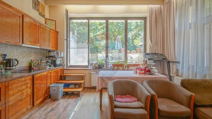 Apartament cu 3 camere decomandat în Centrul Istoric