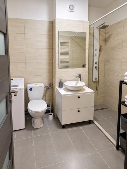 Apartament cu 2 camere decomandat în 1 Mai