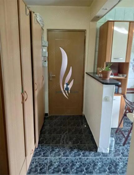 Vanzare Apartament 3 Camere Semidecomandat Berceni-Al.Ciceu - 2