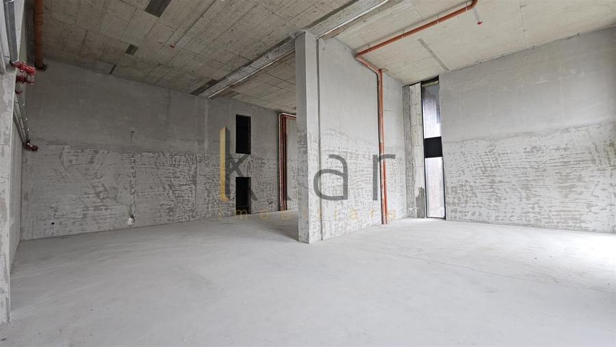 Spațiu comercial, de 358.60000610352 mp, în Sopor