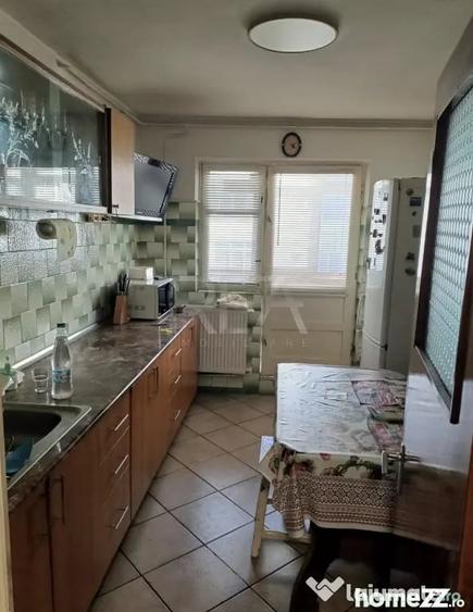 Apartament cu 4 camere semidecomandat în Crângași