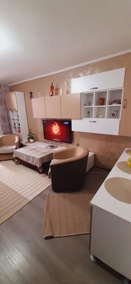 Apartament cu 2 camere decomandat în Roman
