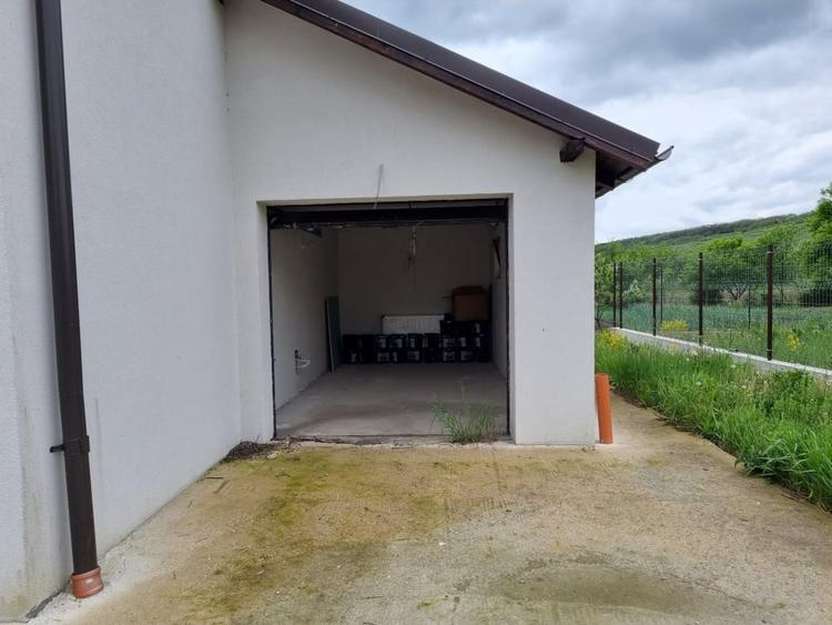 Casă individuală cu 4 camere cu Canalizare în Jucu
