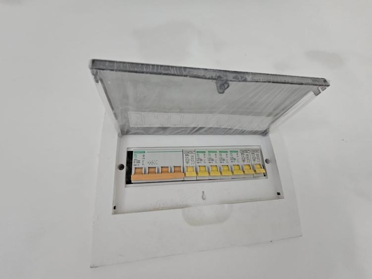 Duplex cu 4 camere cu Canalizare în Vest