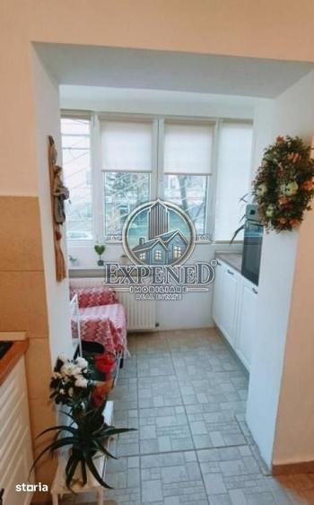 Apartament cu 3 camere decomandat în Tineretului