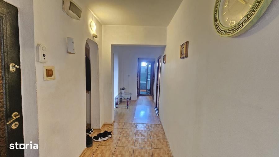 Apartament cu 3 camere decomandat în Micro 17