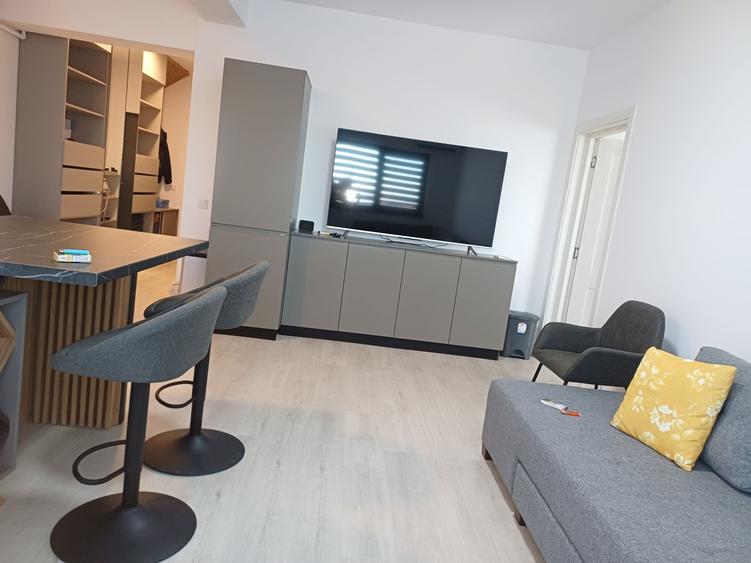 Apartament cu 2 camere decomandat în Central