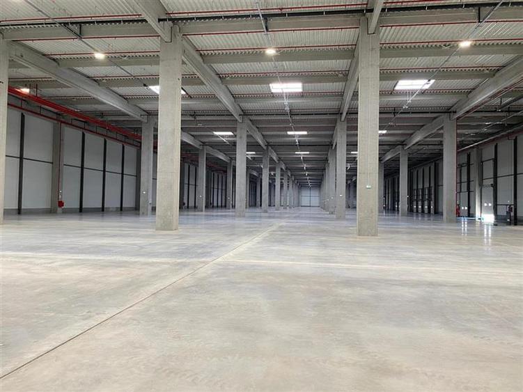 Spațiu industrial, de 5,000 mp, în Central