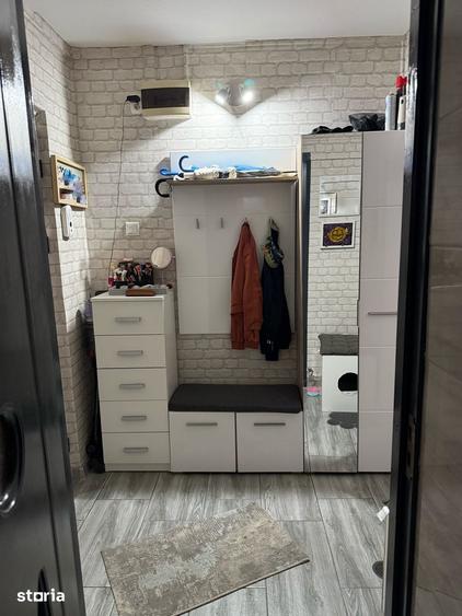 Apartament cu 3 camere semidecomandat în Mioriței