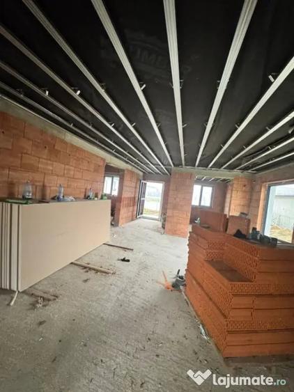 Casă cu 3 camere cu Teren 450 Mp în Satu Nou de Jos