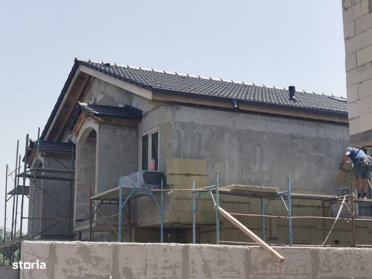 Casă cu 4 camere în Tomis Nord