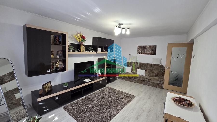 Apartament cu 3 camere decomandat, mobilat în Brăilei