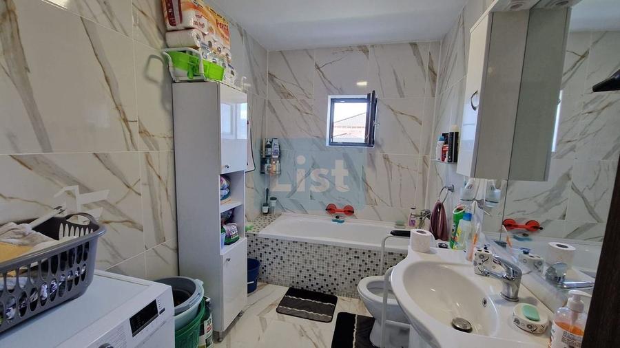 Casă cu 5 camere cu Canalizare în Satu Nou de Sus