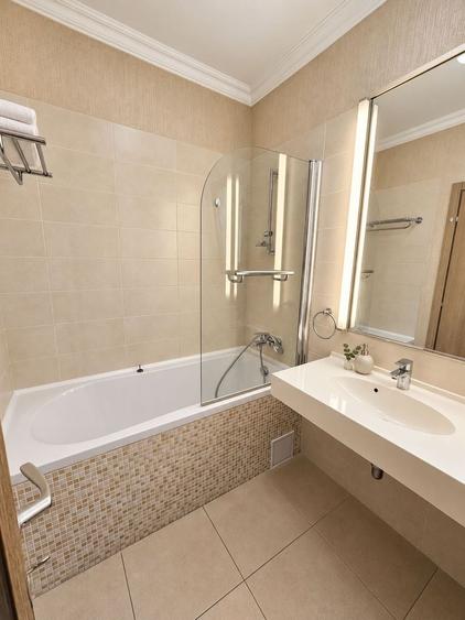 Apartament cu 3 camere semidecomandat în Băneasa